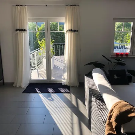 Διαμέρισμα Stilvolle Fuer 6 Personen - Mit Riesiger Dachterrasse *